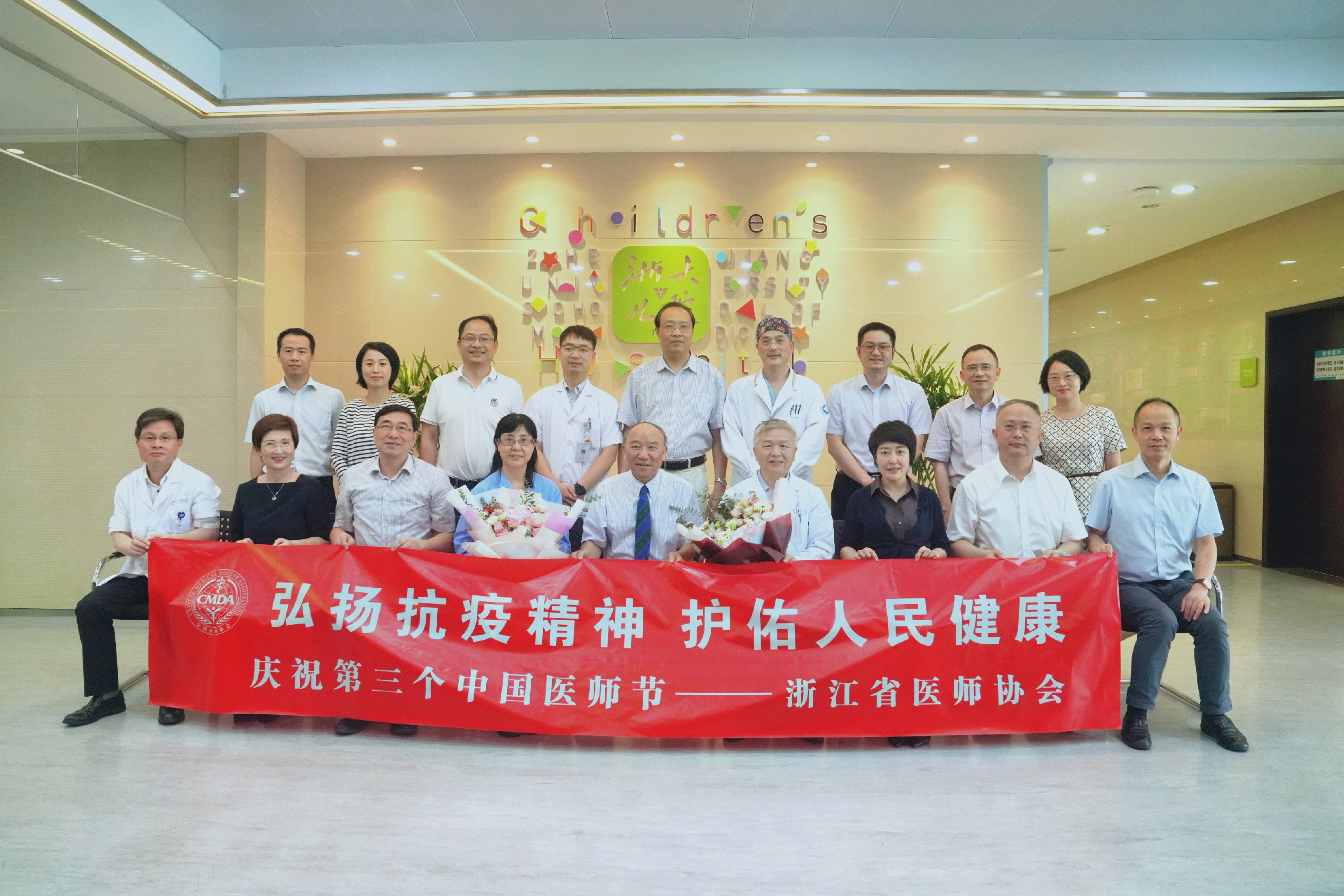 合影.jpg 合影.jpg
